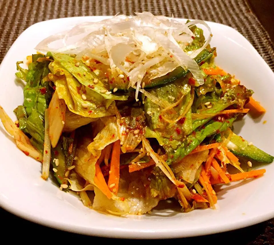 Choregi Salad - Fresh vegetable salad with sesame oil