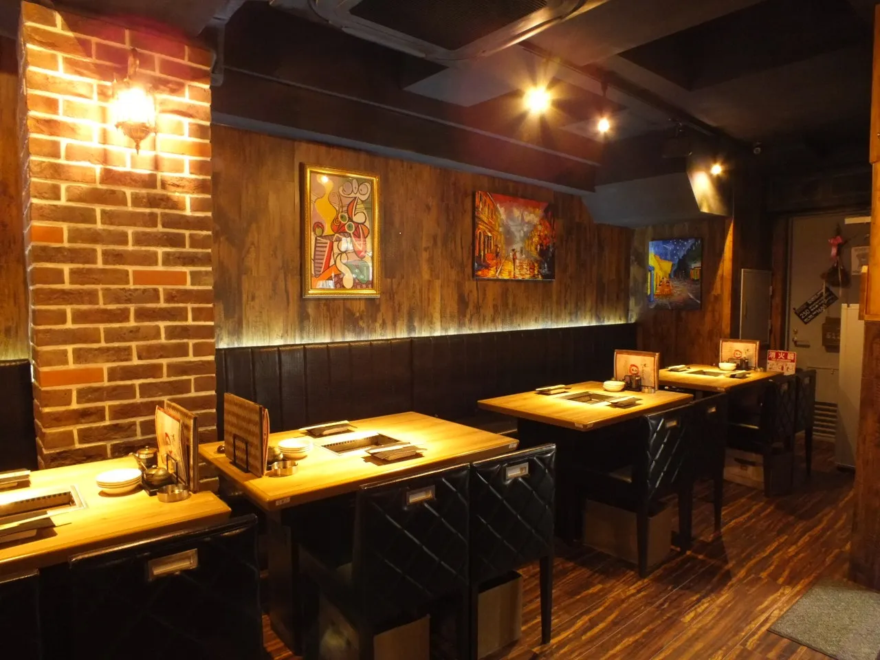 ホルモン焼肉 縁の店内雰囲気