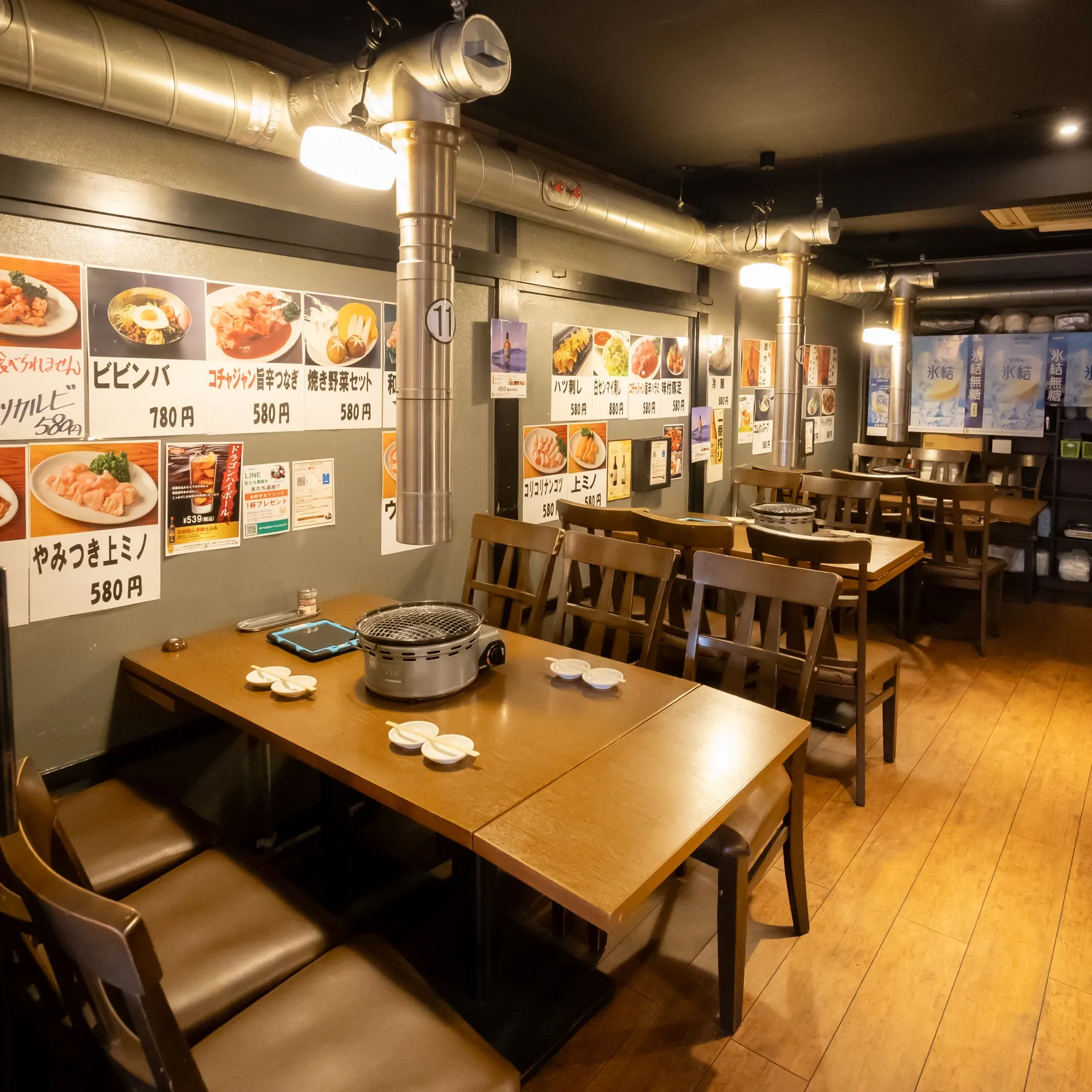 落ち着いた雰囲気の店内